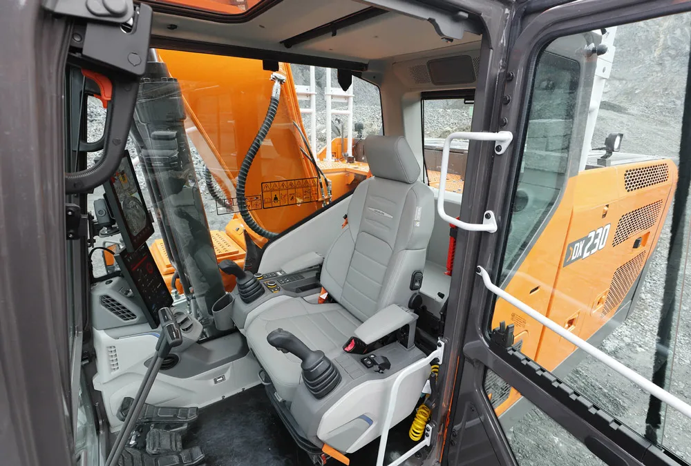 Interior excavator Develon DX230LC-9