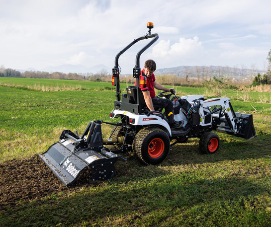 Service tractor compact Bobcat